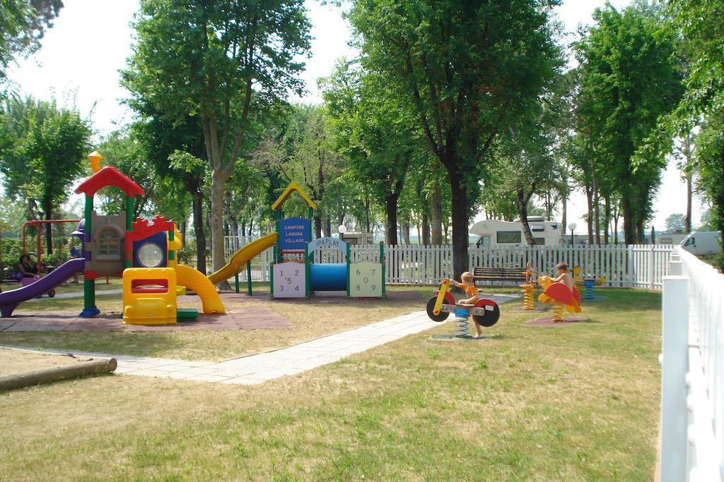 Happy Camp Mobile Homes In Camping Laguna Village Caorle Exteriör bild